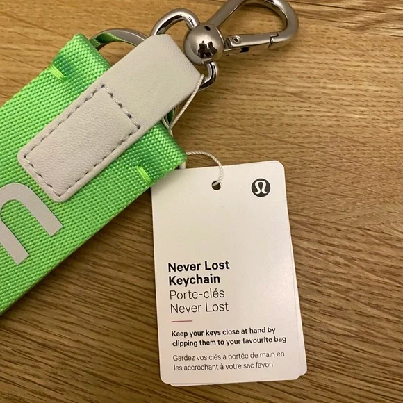 👽💚 Lululemon Never Lost Keychain Scream Green - Picture 2 of 4